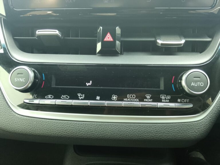 2025 TOYOTA COROLLA 1