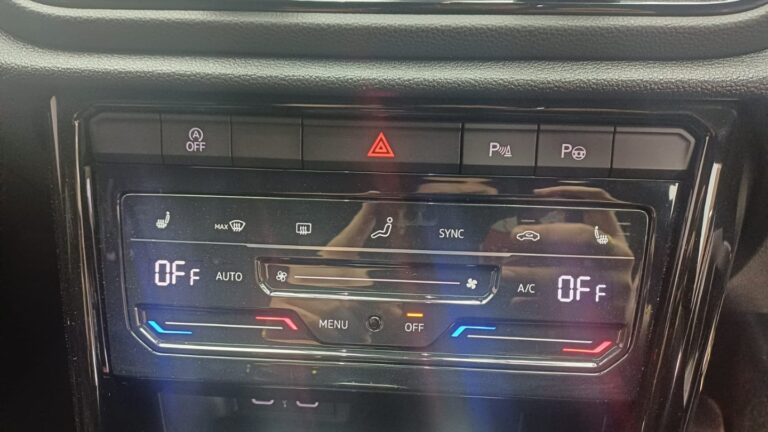 2023 VOLKSWAGEN T-ROC 2
