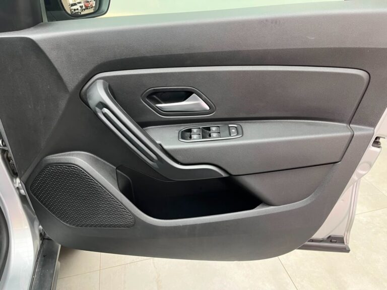 2022 RENAULT DUSTER 1