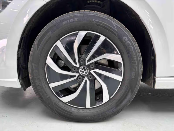 2025 VOLKSWAGEN POLO 1